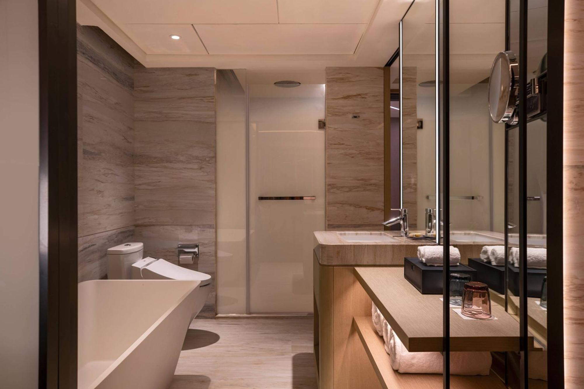 Renaissance Shenzhen Luohu Hotel Экстерьер фото