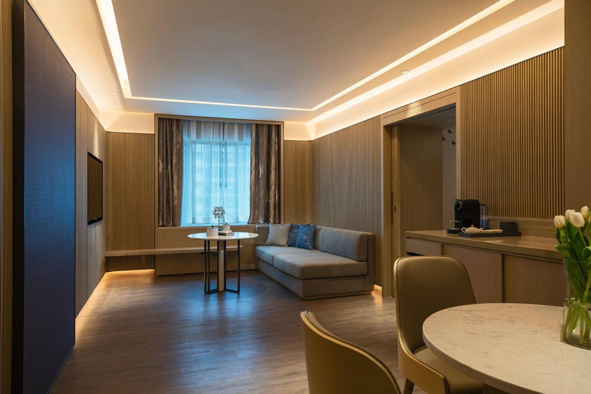 Renaissance Shenzhen Luohu Hotel Экстерьер фото