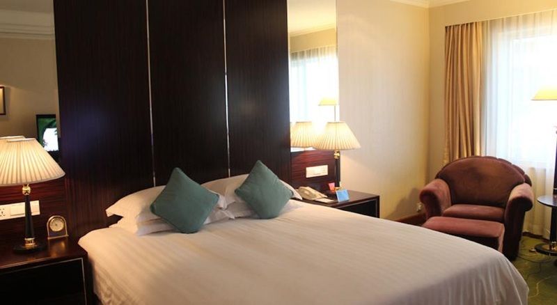 Renaissance Shenzhen Luohu Hotel Экстерьер фото